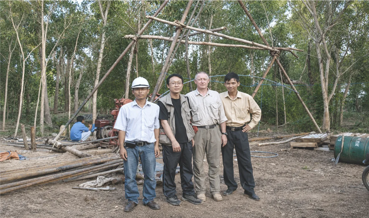 Cùng chuyên gia Hàn Quốc và Pháp tại kho ngầm chứa dầu Long Sơn