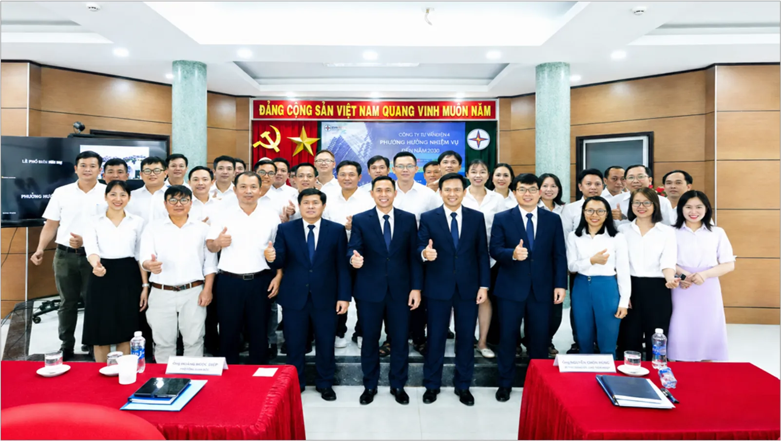 NHÂN SỰ VÀ CHUYÊN GIA KINH NGHIỆM