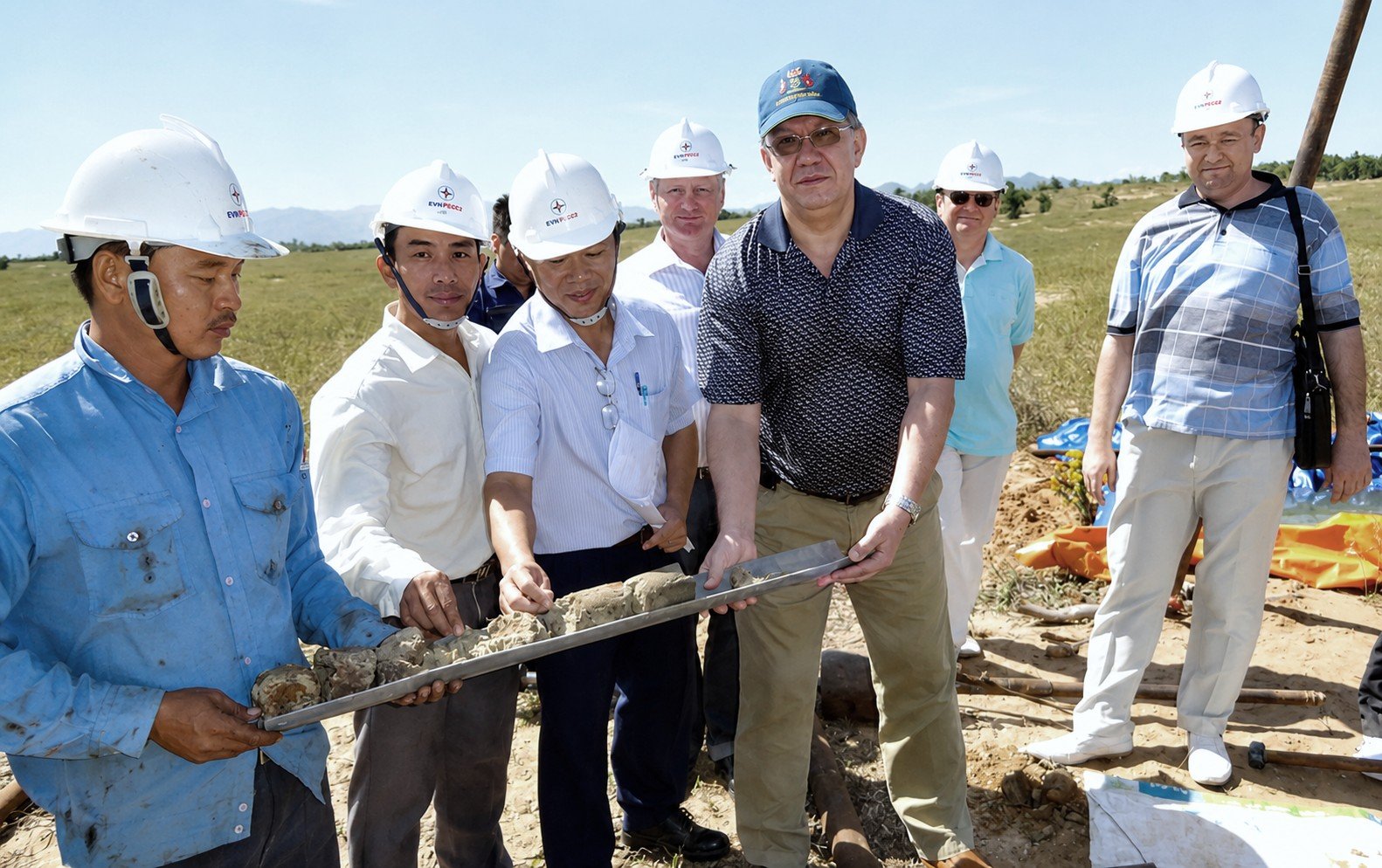Đoàn đại sứ Nga kiểm tra công tác lấy nõn tại nhà máy điện hạt nhân Ninh Thuận 1 (2011)
